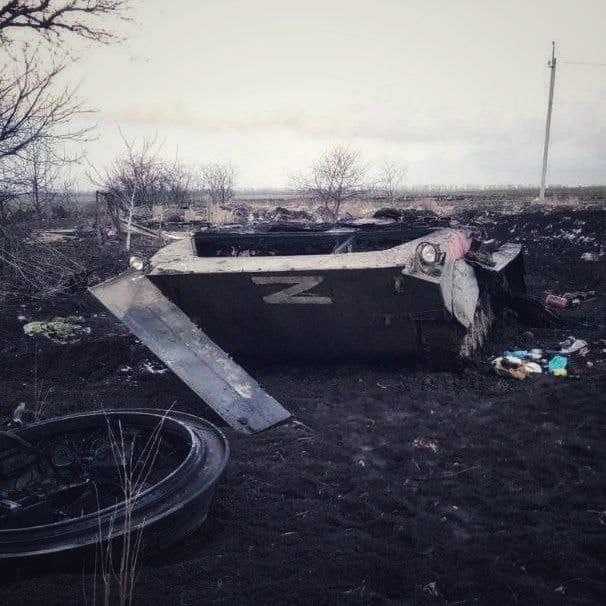 Знищена бронемашина російські окупаційні війська