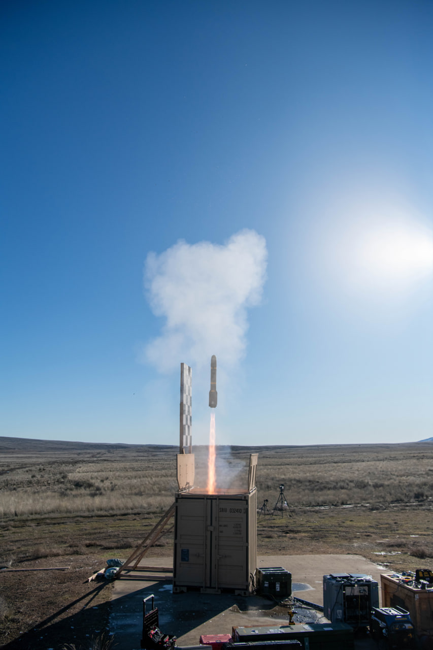 Запуск AGM-114 Hellfire з контейнерної пускової GRIZZLY