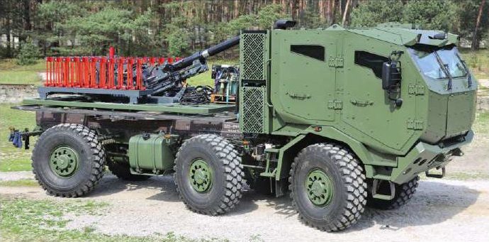 Самохідний міномет AM120 без бронювання башти під час випробувань