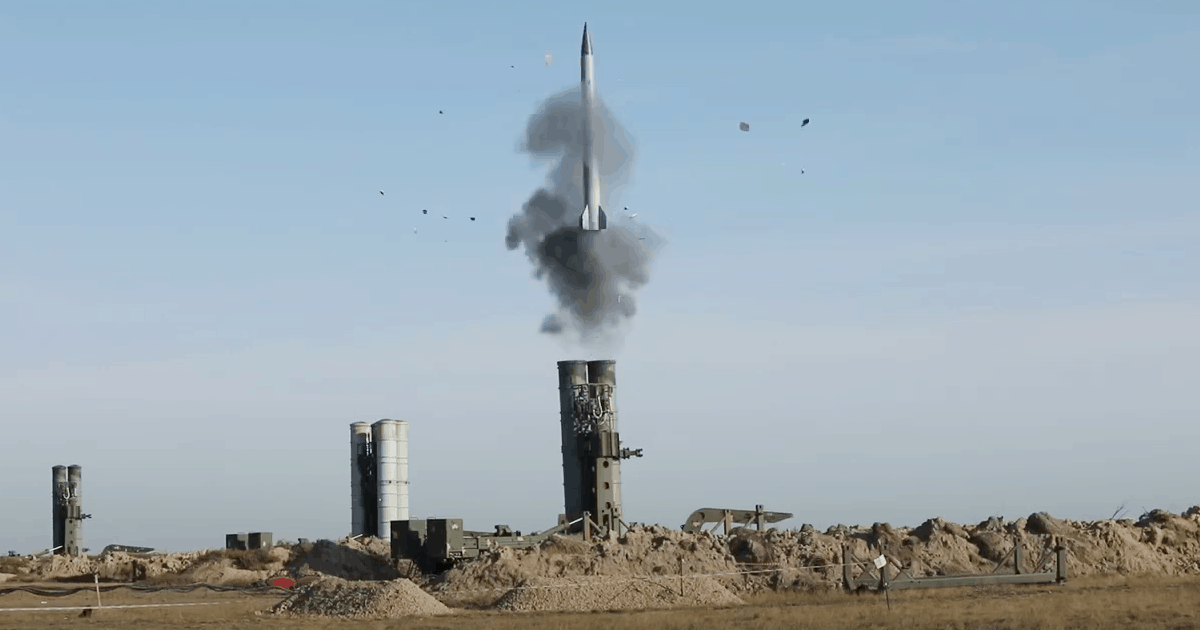 Запуск ракети із ЗРК-300