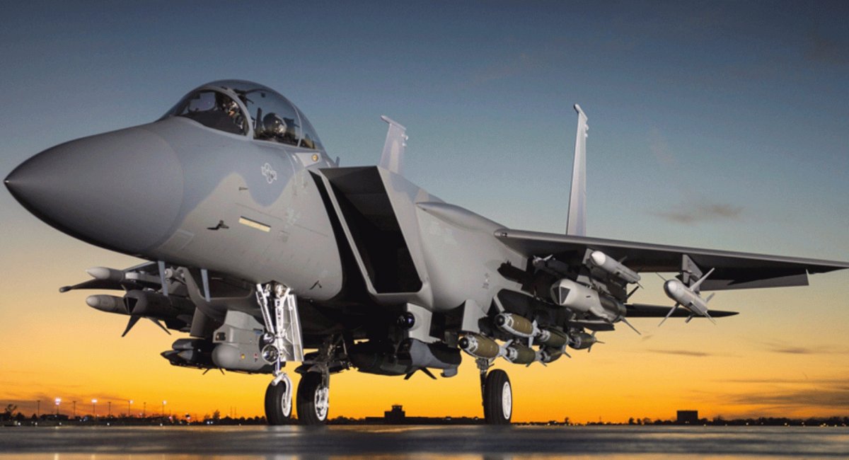 Новий F-15EX ПС США жінки-пілоти