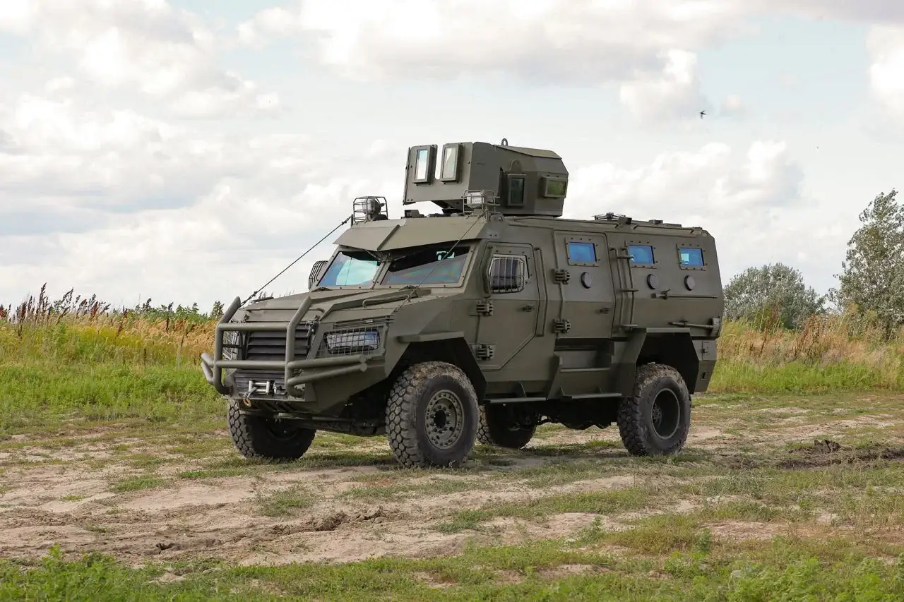 Чим новий український пікап UAT.GYURZA-01 PICKUP відрізняється від перевіреної в ЗСУ GYURZA-01 та нагадує GYURZA-03