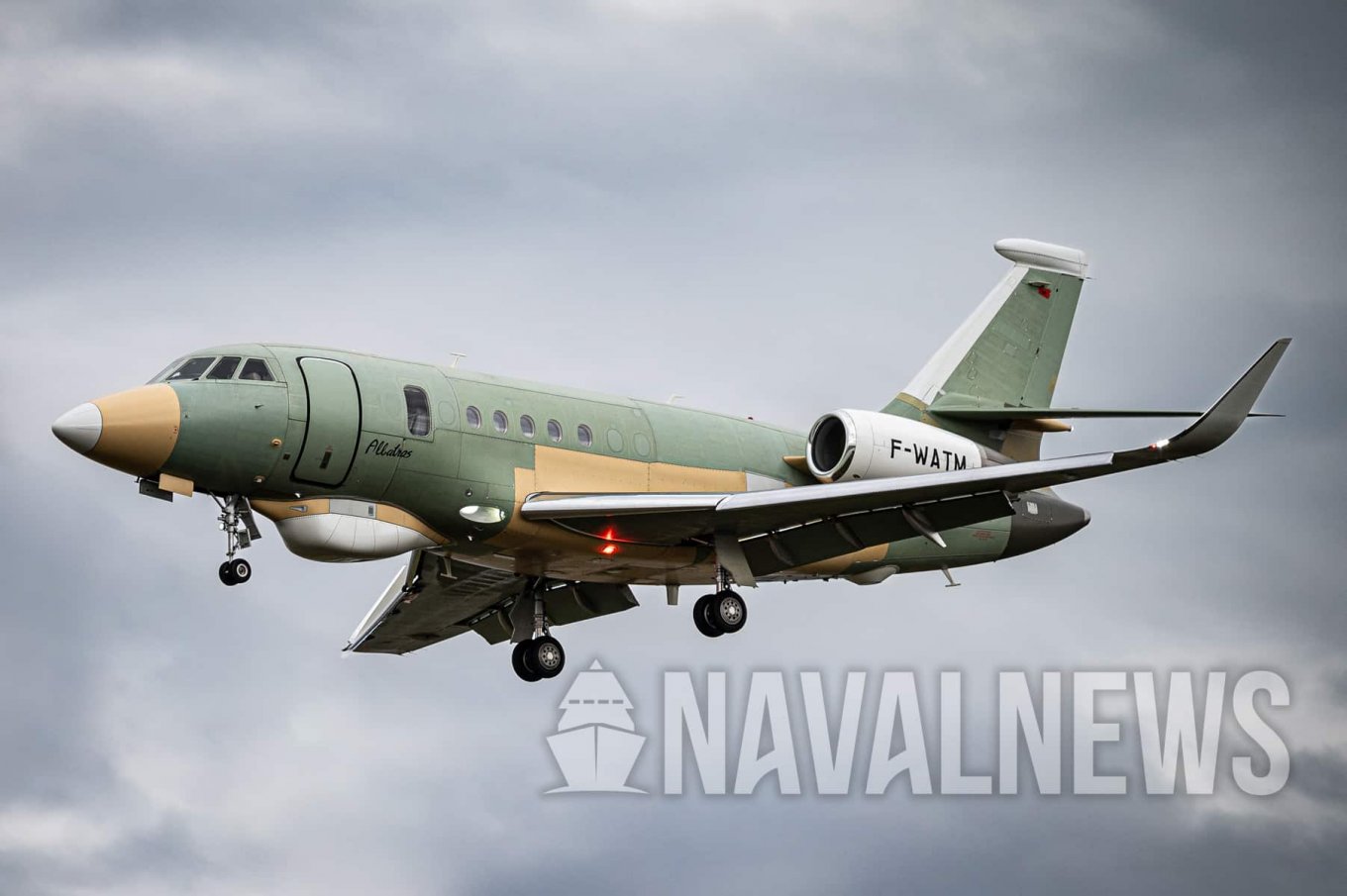 Морський патрульний літак Falcon 2000 LXS Albatros