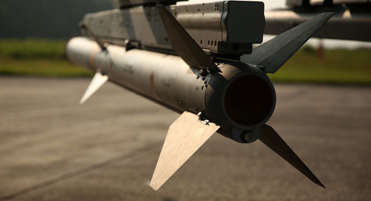 AIM-120 AMRAAM