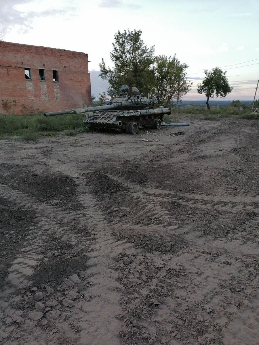 Рашистський Т-80У, що виступав &quot;донором запчастин&quot; для окупантів біля Ізюма та став трофеєм ЗСУ, фото - Ukraine Weapons Tracker, дата публікації - 18 вересня 2022 року