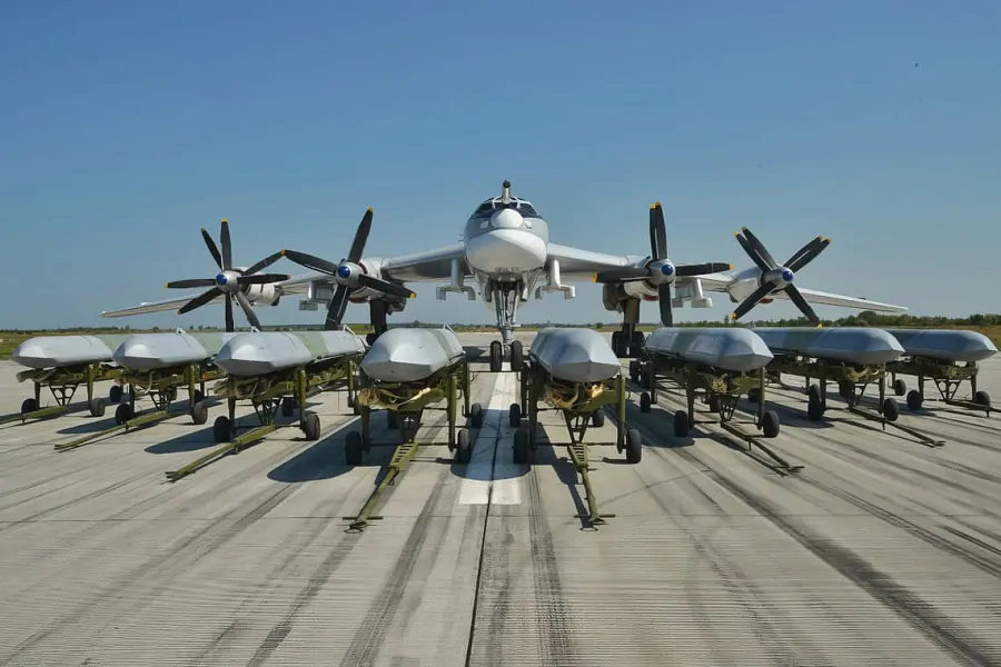 Х-101 на тлі Ту-95МСМ