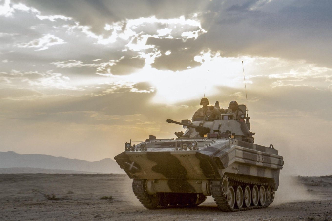 Американський БТР M113 замаскований під БМП-2 в цілях OPFOR