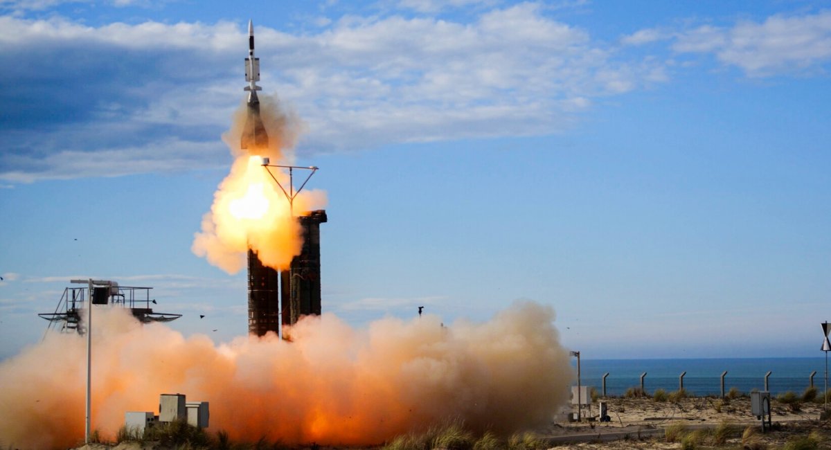 Запуск зенітної ракети сімейства Aster 30