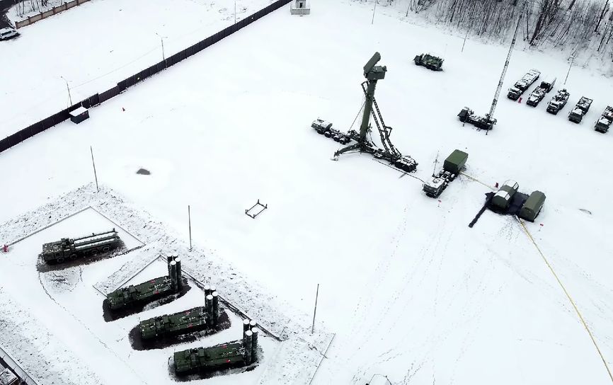 Позиція рашистського ЗРК С-400 в районі масиву "Лосиный остров" міста Москва, березень 2023 року, зображення наводить The Insider