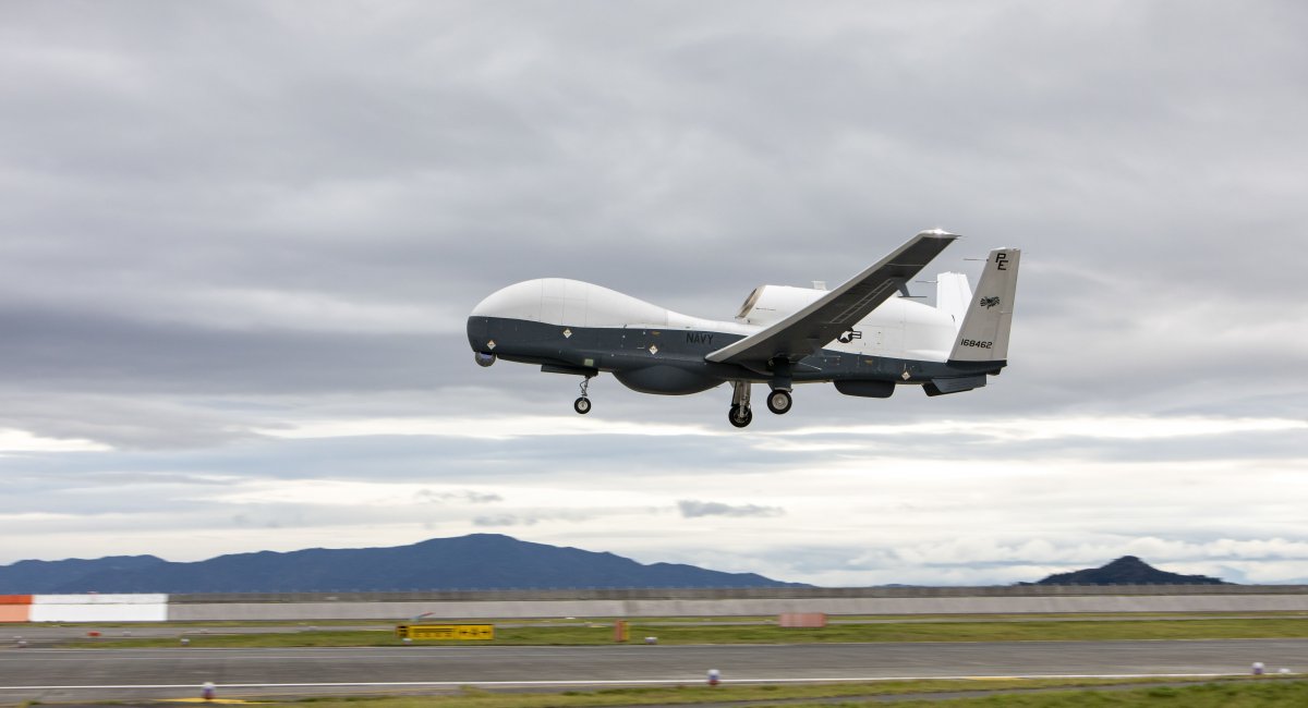 Стратегічний розвідувальний безпілотник MQ-4C Triton. Фото - DoW