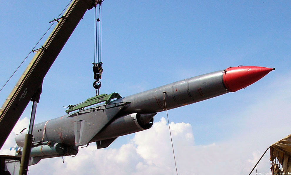 Завантаження ракети П-1000 комплексу, Defense Express