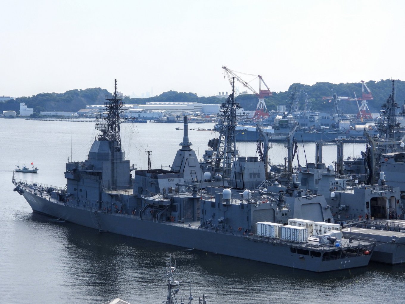 Японський рейкотрон на палубі експериментального корабля JS Asuka (ASE-6102)