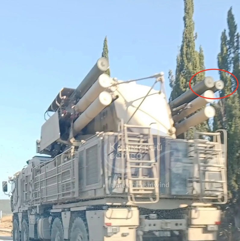 Два тубуси з ракетами які мають дещо різний діаметр. Фото - Crimean Wind