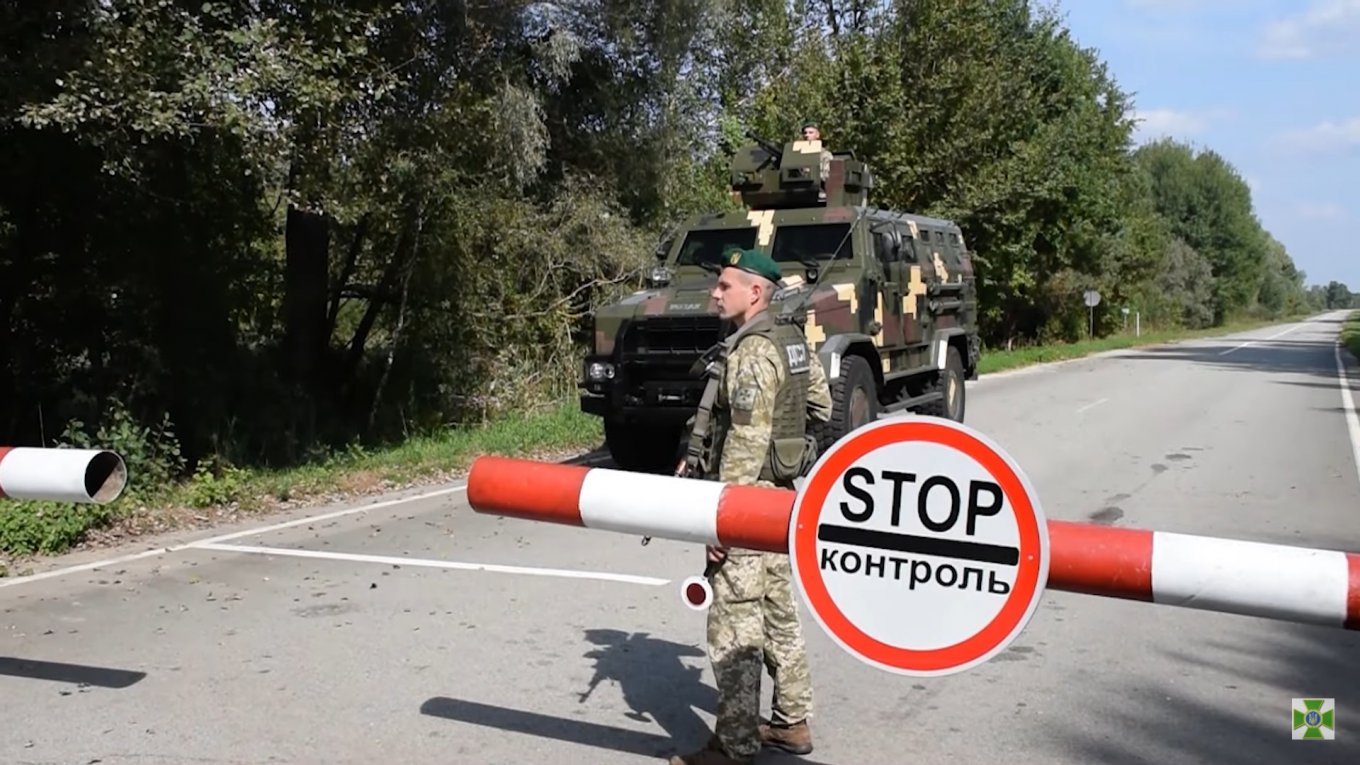 навчання Запад-2021, в Україні посилено кордон, вилучено закладку вибухівки, Defense Express