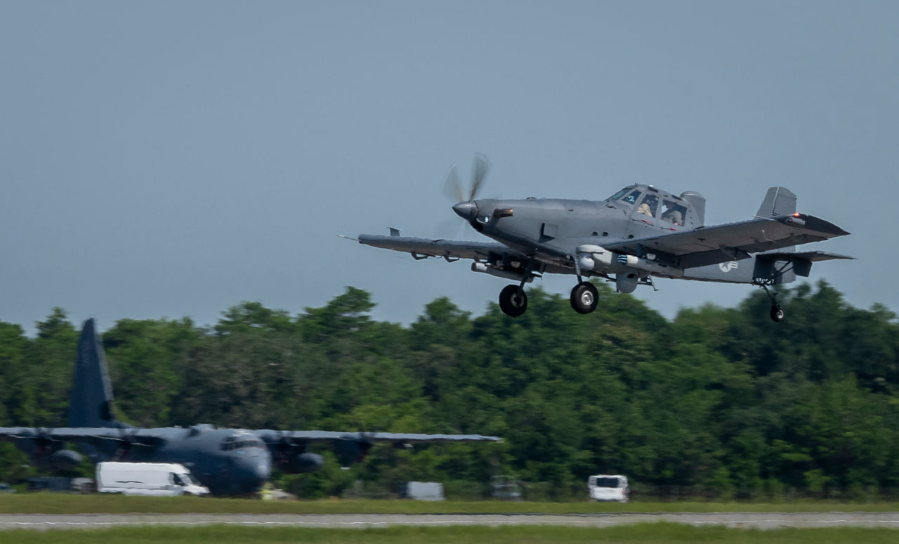 Літак OA-1K Skyraider II