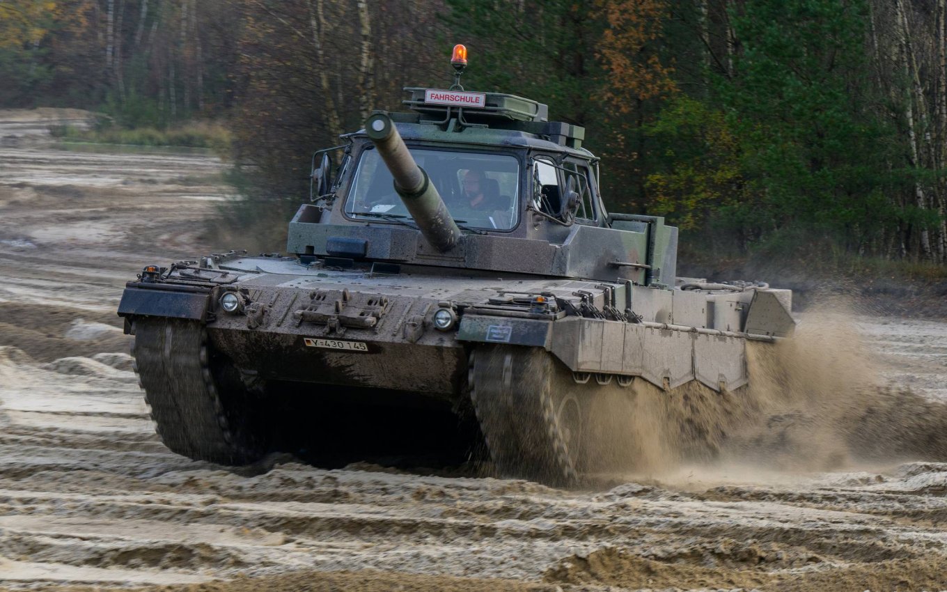 Leopard 2 Fahrschulpanzer