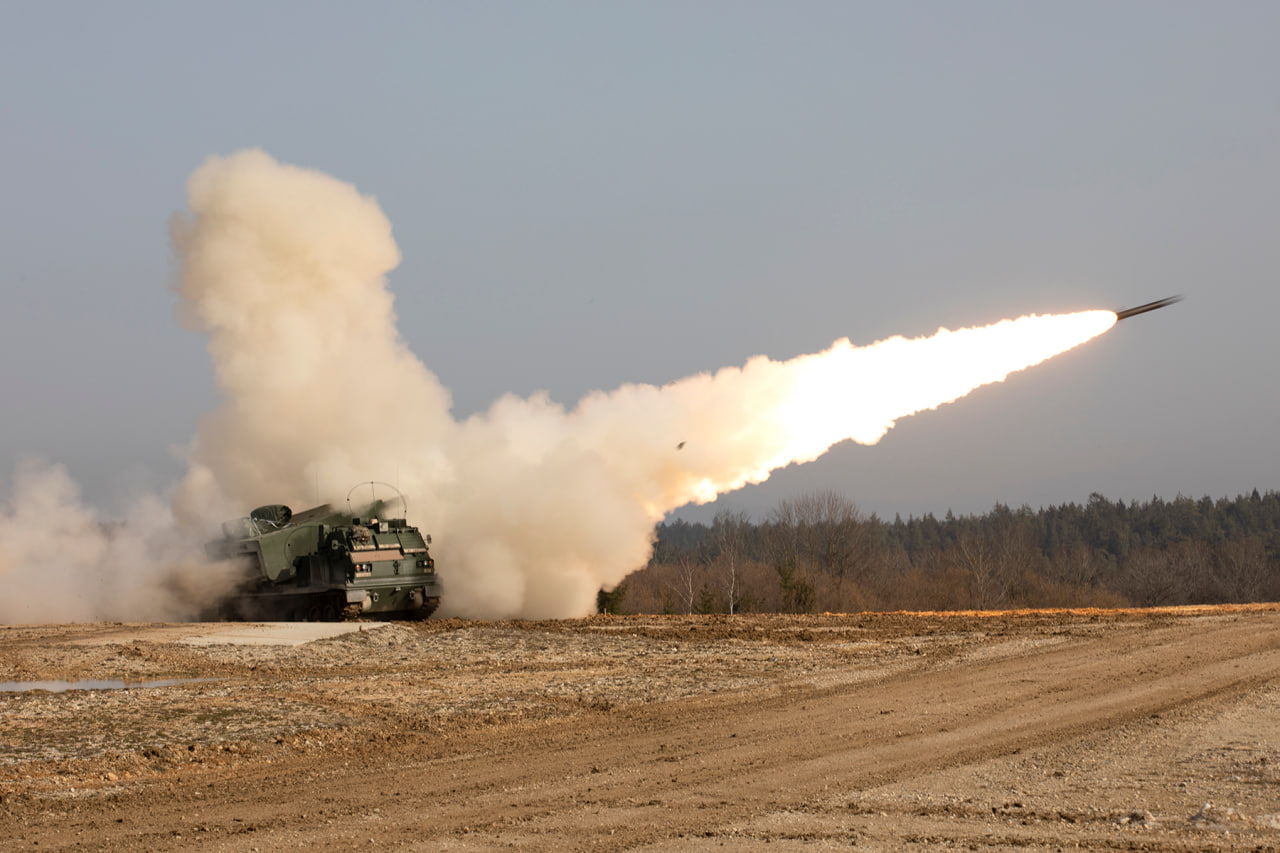 Запуск навчальних ракет Reduced-Range Practice Rockets (RRPR) з РСЗВ M270