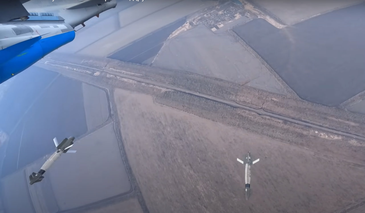 Скид двох AASM Hammer із Су-25 ПС ЗСУ, січень 2025 року. Стоп-кадр з відео ресурсу 