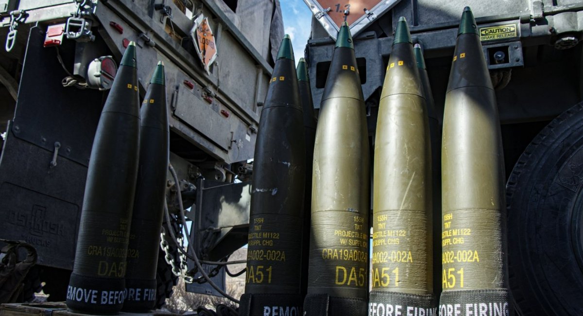 У США за чотири роки так і не вийшли на темпи у 100 тисяч 155-мм снарядів, зараз роблять майже вдвічі менше