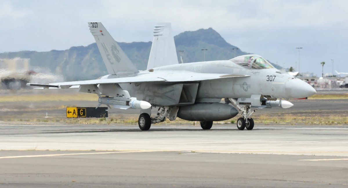 F/A-18E з AIM-174B