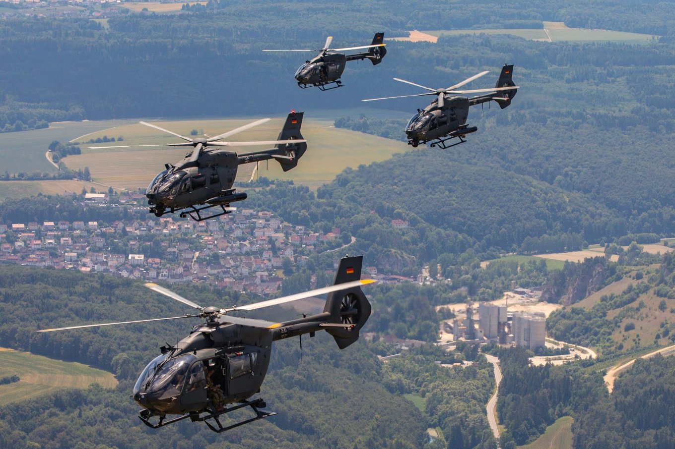 Ударні H145M LKH SOF та транспортні H145M LUH SOF