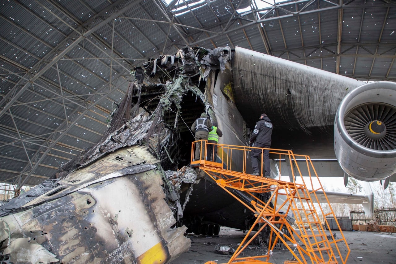 Ан-225 «Мрія», знищений російськими окупаційними військами на Київщині. Відновлення промислових потужностей є ще одним викликом повоєнної України й авіаційної галузі зокрема. Фото: МВС України