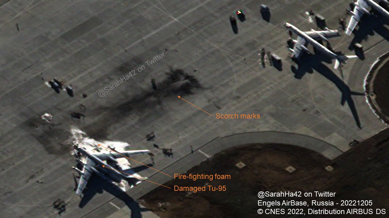 Пошкоджений рашистський Ту-95МС після удару по аеродрому &quot;Энгельс&quot; 5 грудня 2022 року, зображення - Twitter-профіль SarahHa42