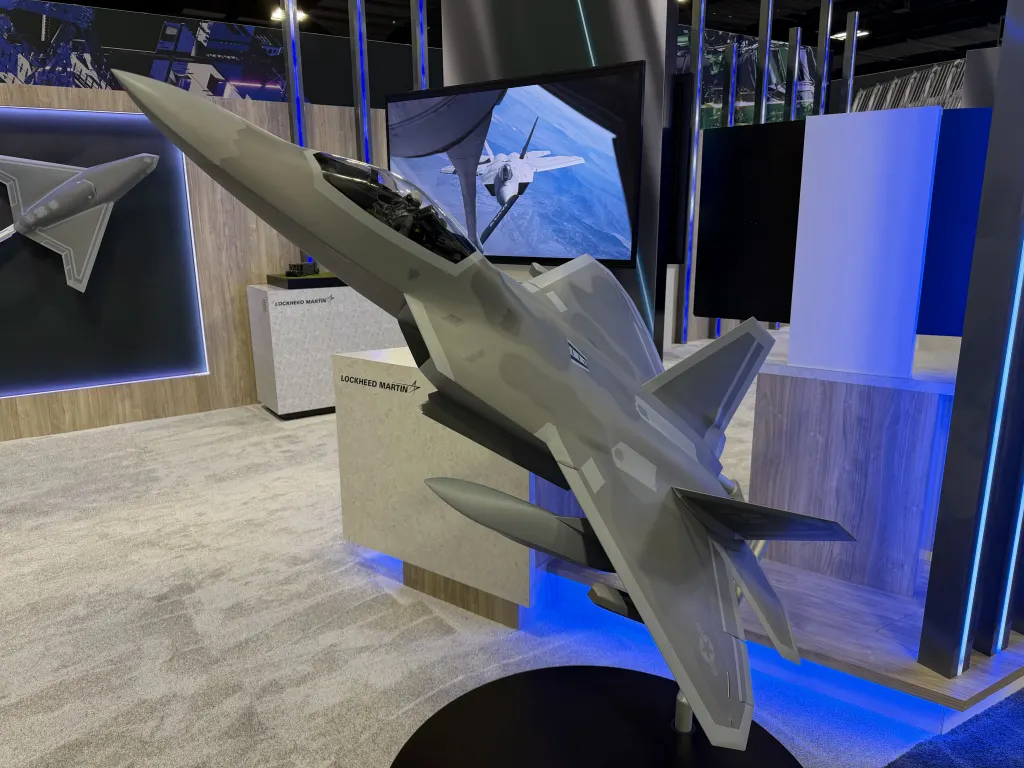 Модель покращеного винищувача F-22 Raptor 2.0