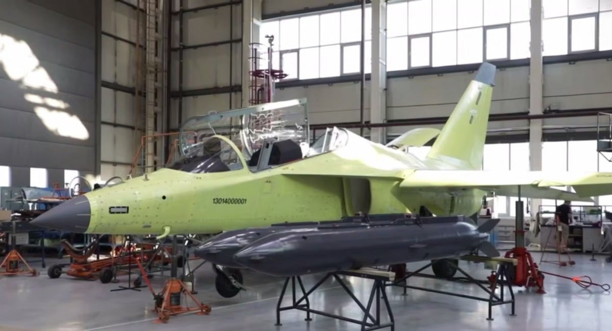 легкий винищувач Як-130М