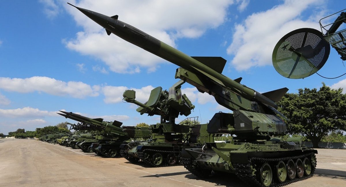Пускова від ЗРК С-75 на шасі Т-55 та інші 