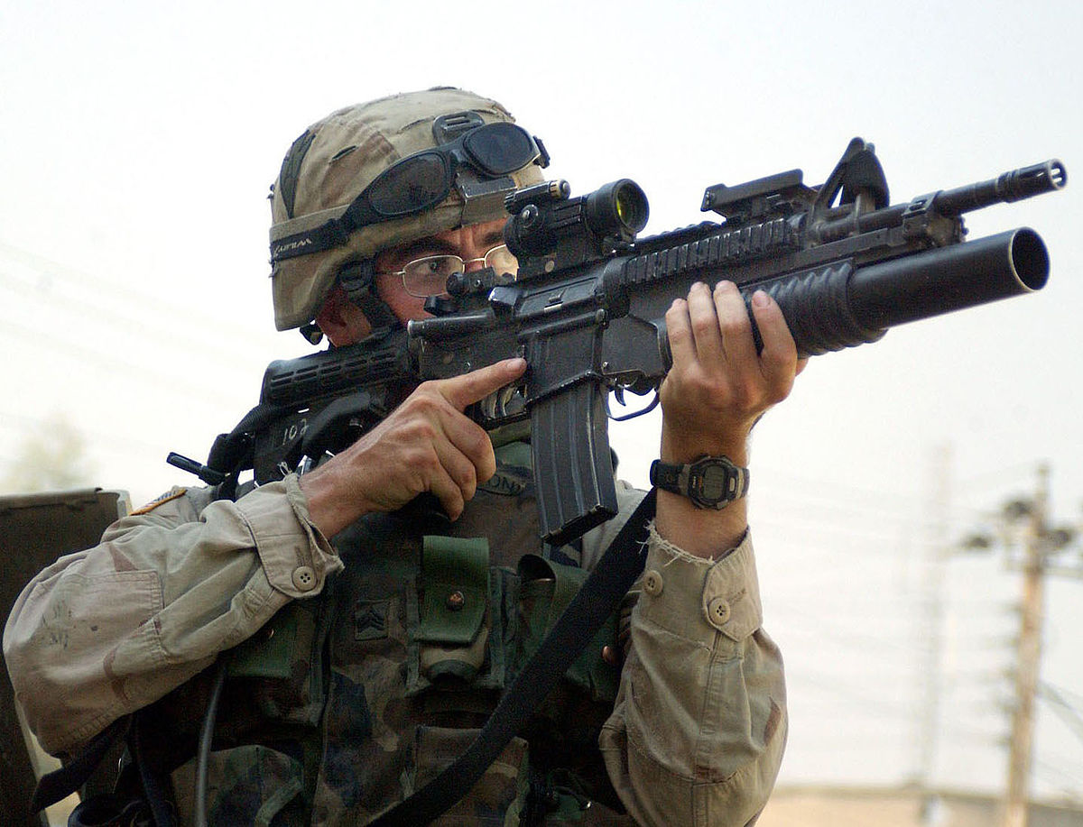 Озброєний автоматом з підствольним гранатометом піхотинець, Defense Express