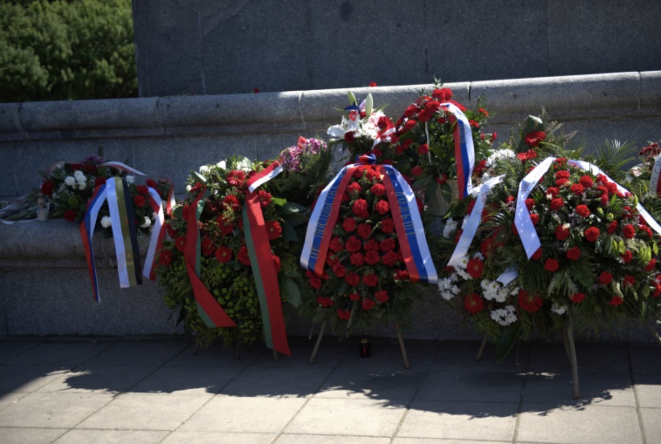 Покладання квітів росією, Білоруссю та Польщею 9 травня 2024