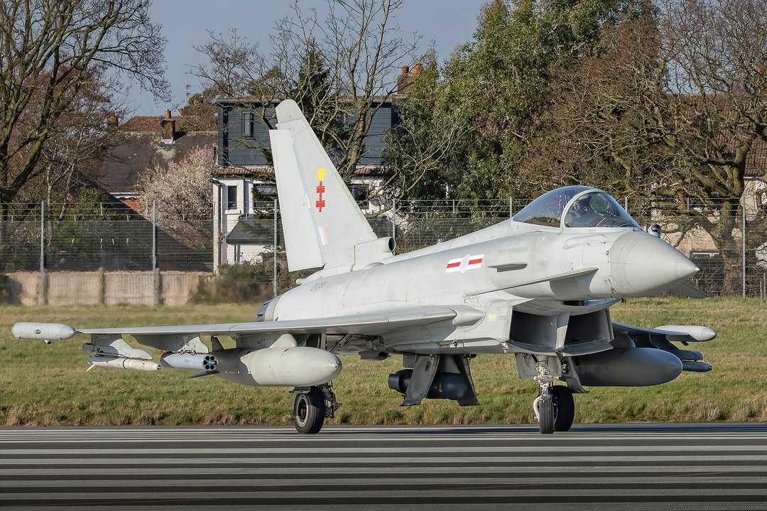 Винищувач Eurofighter Typhoon з ракетами APKWS II