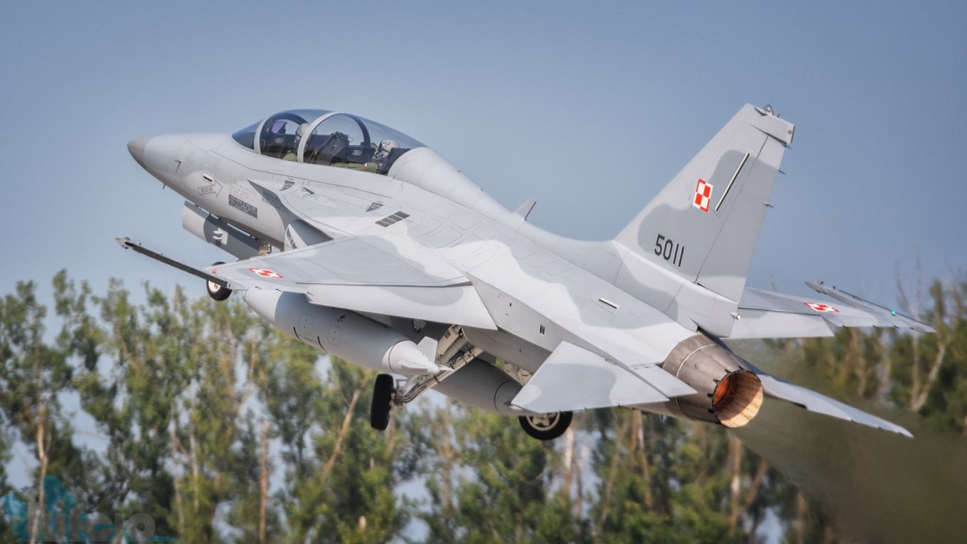 Навчально-бойовий літак FA-50 ПС Польщі