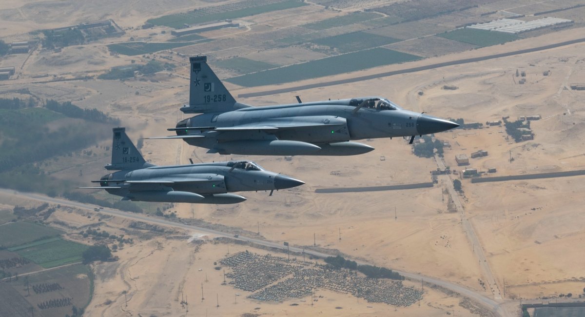 Пакистанські винищувачі JF-17