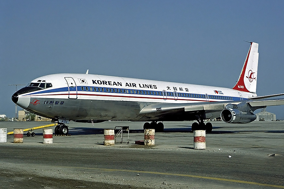 Boeing 707 KAL 902