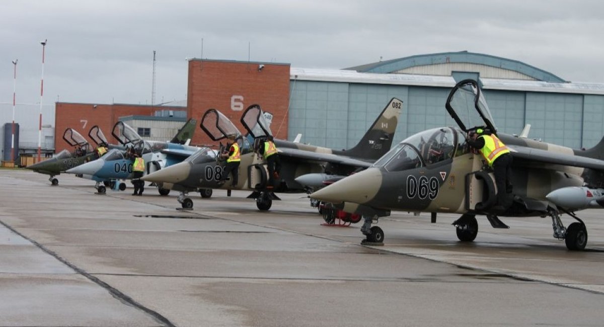 Основу авіапарку цієї ПВК складають навчальні та бойові літаки, виведені із складу ВПС різних країн