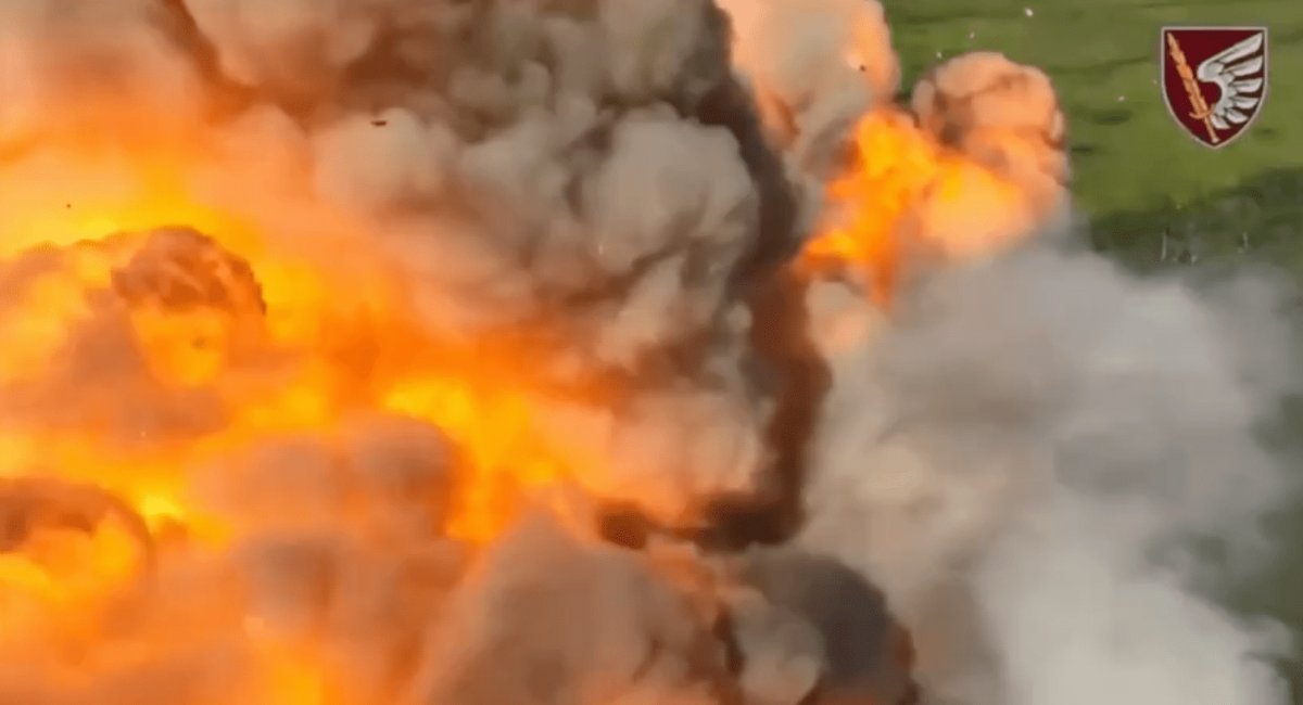 Епічний вибух після ураження російської УР-77