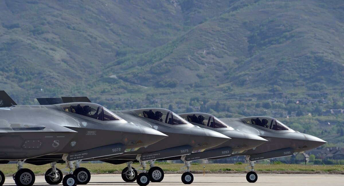 Першу пару винищувачів F-35 Королівські ВПС Австралії отримали в грудні 2018 року