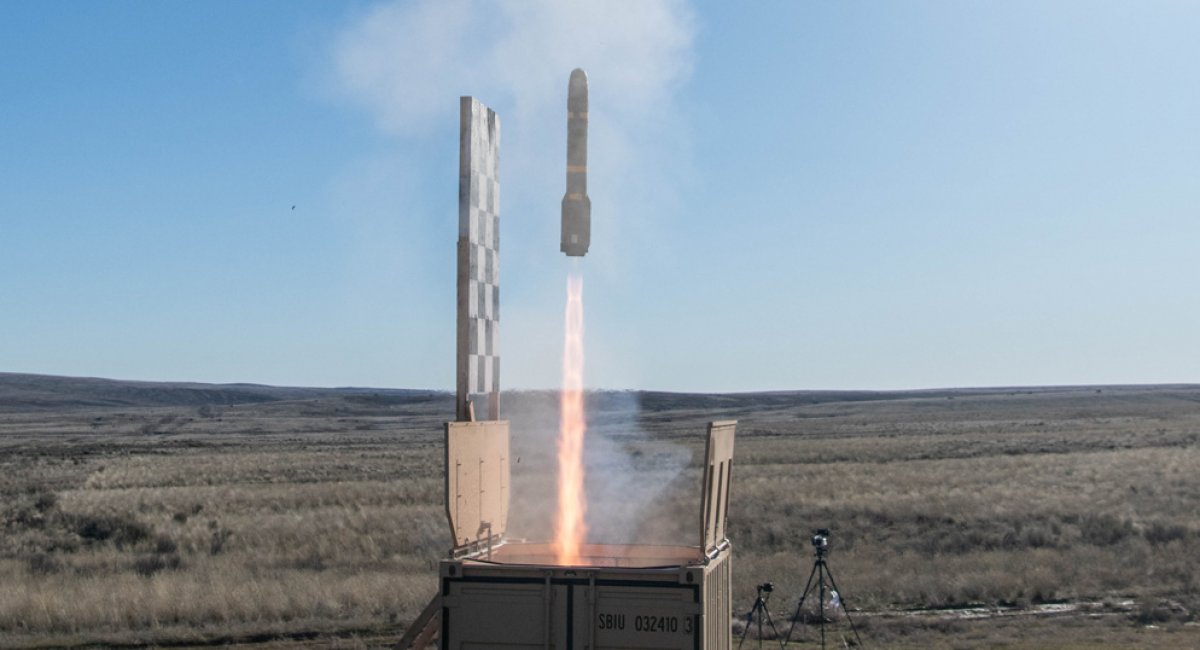 Сховані у контейнері ракети Hellfire проти морських дронів чи БПЛА - Lockheed відстрілялася AGM-114 з пускової GRIZZLY