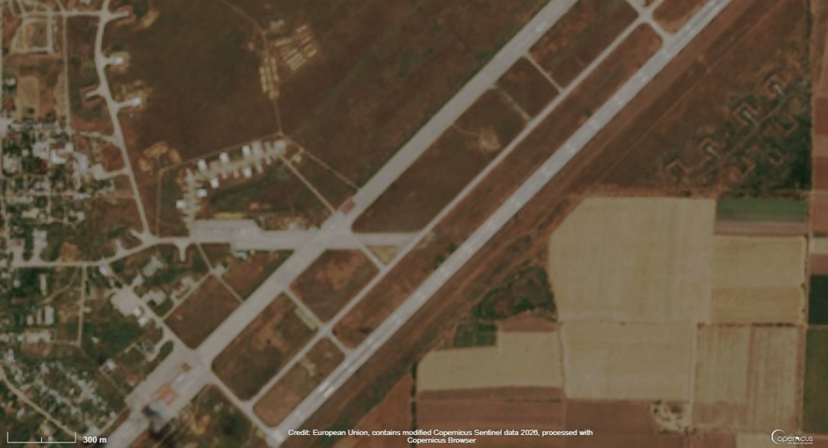 Авіабаза "ВКС" РФ "Саки" (знімок: ESA)