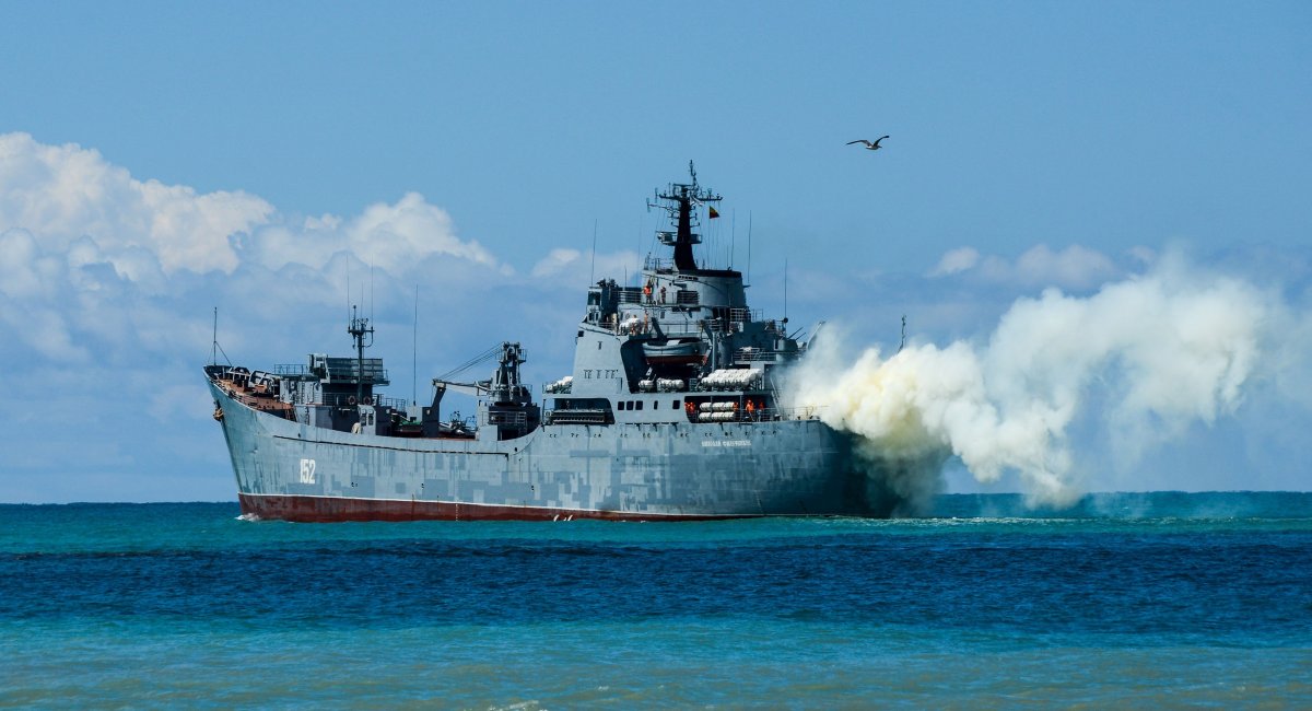 Як мінімум ще один великий десантний корабель Чорноморського флоту РФ несподівано опинився у ремонті
