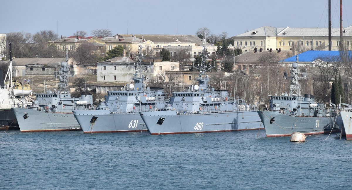 Кораблі ЧФ РФ у Стрілецькій бухті окупованого Севастополя