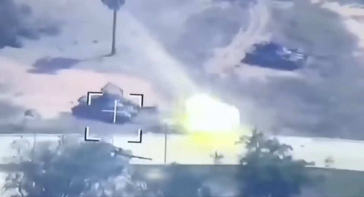 Три БМ "Оплот-Т" ЗС Таїланду ведуть вогонь по будівлі казино на території Камбоджі. Кадр з відео