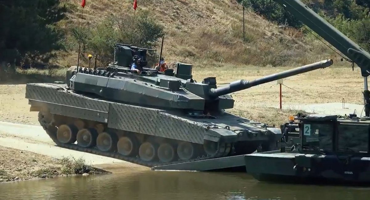 Один із епізодів ходових випробувань дослідного зразка турецького танка Altay, фото з відкритих джерел