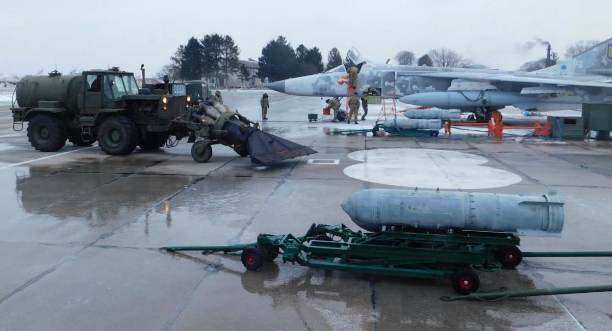 Підготовка до польоту Су-24 із складу 7 бригади тактичної авіації, січень 2022 року, фото - прес-служба бригади