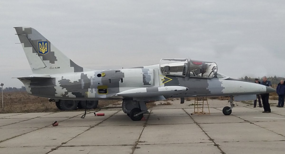Другий модернізований на ДП "Одеський авіаційний завод" у 2020 році навчально-бойовий літак L-39М1 ПС ЗСУ під час передачі військовим наприкінці грудня 2020 року / Фото: Укроборонпром