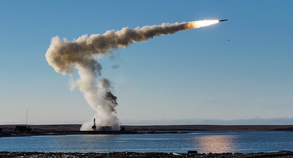 Пуск протикорабельної ракети П-800 комплексу "Бастион", ілюстративне фото довоєнних часів