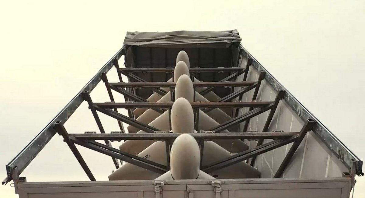 Кілька Shahed-136 готуються до запуску з вантажівки-прихованої ПУ