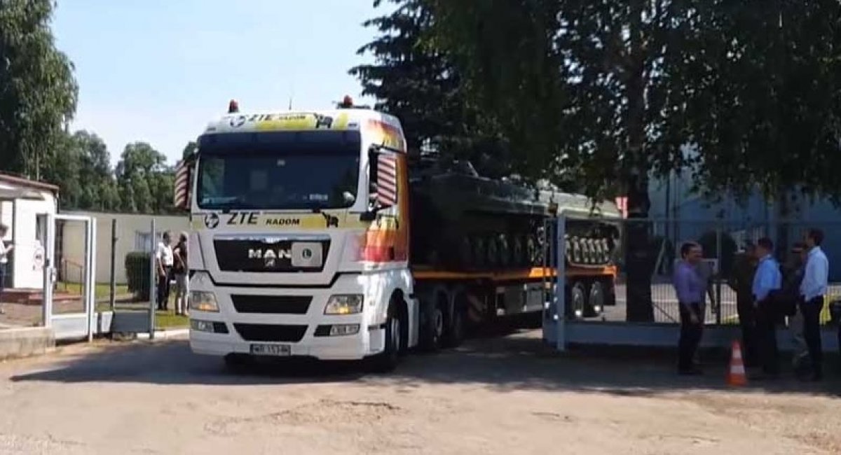 Конфісковані у польської компанії Wtórplast S.A. БМП-1 відправляються в Україну / Фото: ТСН
